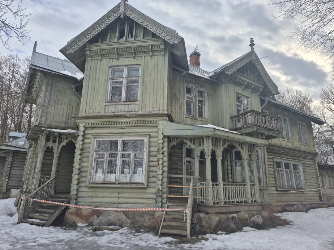 Экскурсия понравилась. Посетили много интересных мест. У Вячеслава прямо-таки энциклопедические знания. Он не только рассказывал об