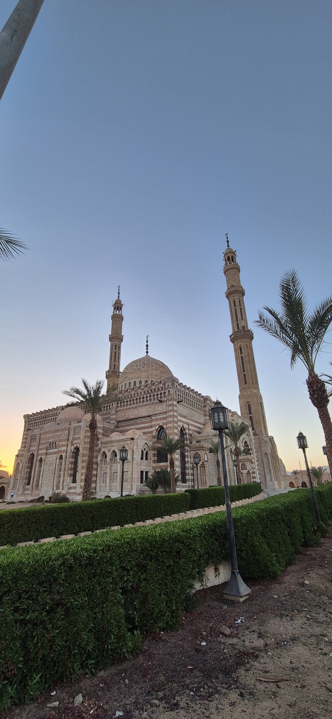 Экскурсию нам проводил гид Ияд, он очень профессиональный и харизматичный гид с отличным чувством юмора. По-русски