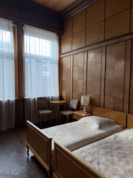 Экскурсия была организована отлично. Гид замечательный, очень приятный, внимательный и ненавязчивый человек. Никаких «навязанных» остановок не