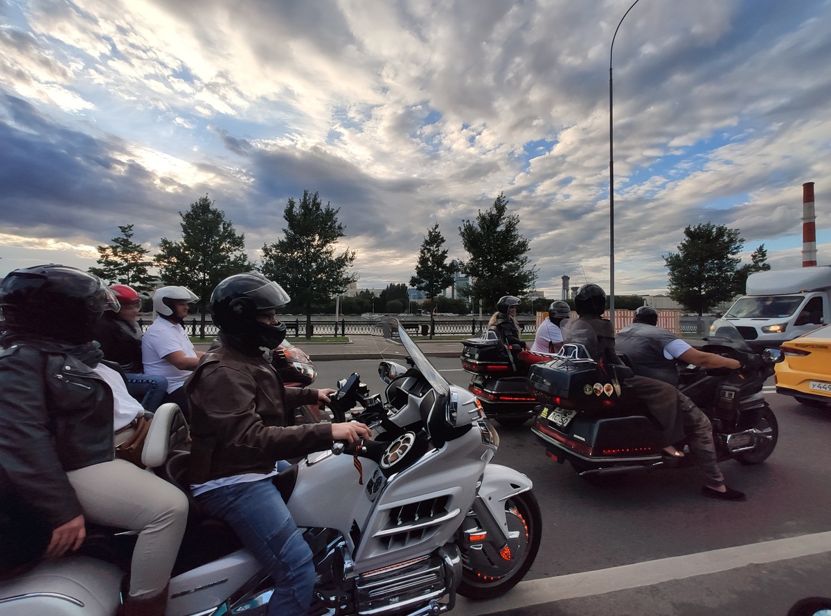 Все высотки Москвы — на мотоциклах (круглый год) (12/23)