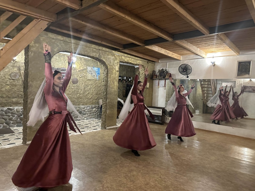 🔥Провели незабываемый, атмосферный вечер в теплой, веселой и дружной компании с людьми из разных стран. Хозяин