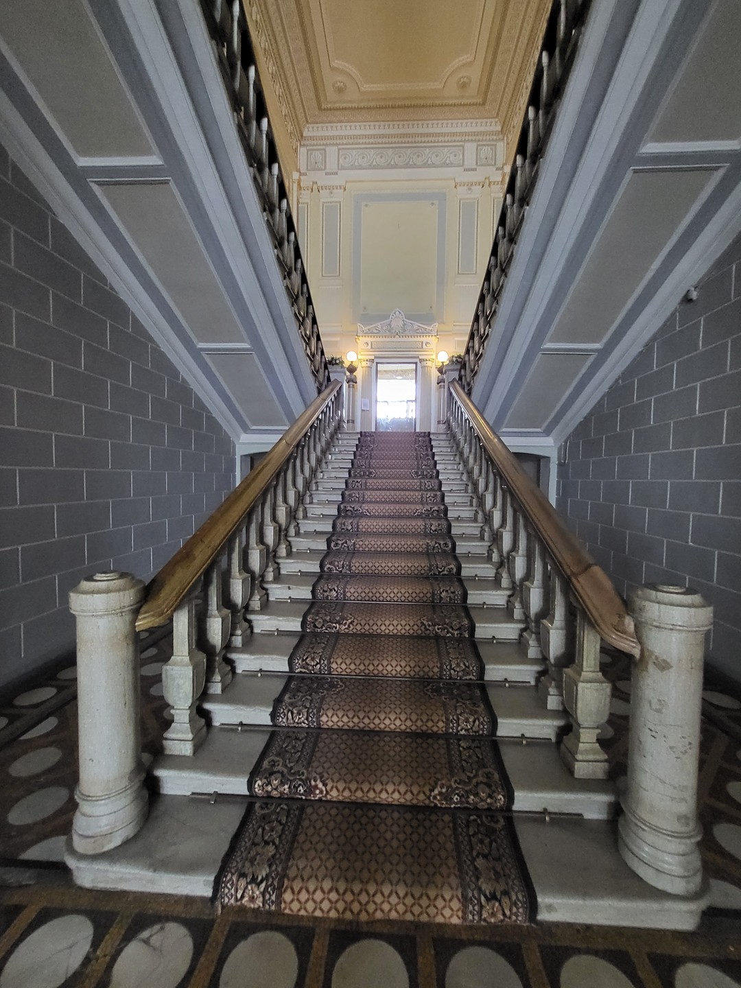 Вера очень опытный, а потому пунктуальный, внимательный и знающий гид. Она блестяще владеет материалом, об Иваново