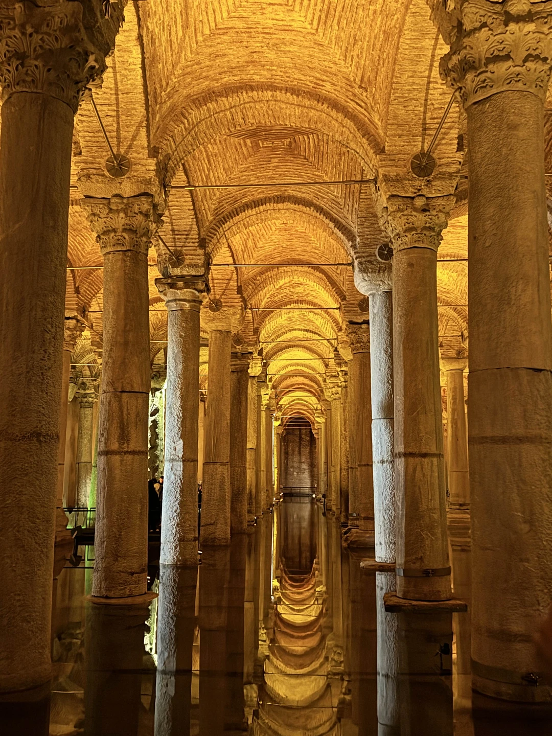 Только что вернулась с экскурсии и полна эмоций, интересная подача информации, четкий тайминг и юмор позвонили