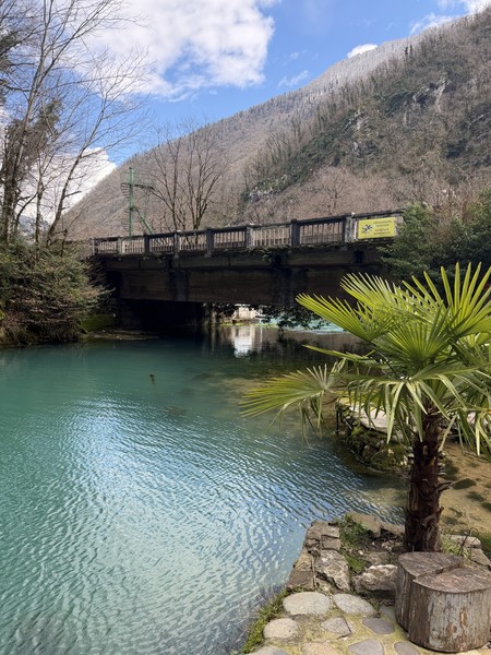 Экскурсия была организована отлично. Гид замечательный, очень приятный, внимательный и ненавязчивый человек. Никаких «навязанных» остановок не