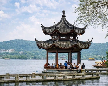 Ханчжоу: озеро Сиху, храм Прибежища Души и пагода Шести гармоний