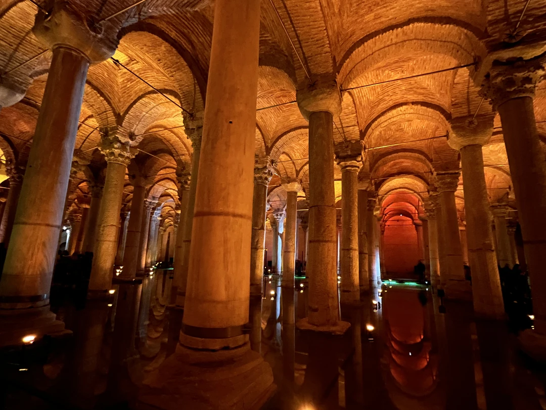 Экскурсию проводил Мухамед. Если можно было поставить 10 баллов, с удовольствием бы поставила. Один из лучших