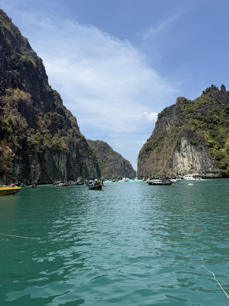 Экскурсия нам понравилась, виды прекрасные. Организовано все отлично - комфортный катер, завтрак, обед, трансфер из отеля