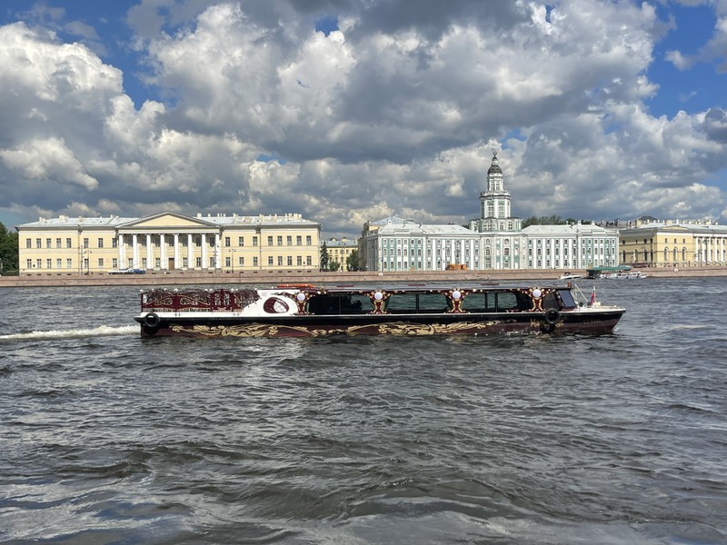Фото к экскурсии Каналы и разведение мостов: ночной круиз в Петербурге
