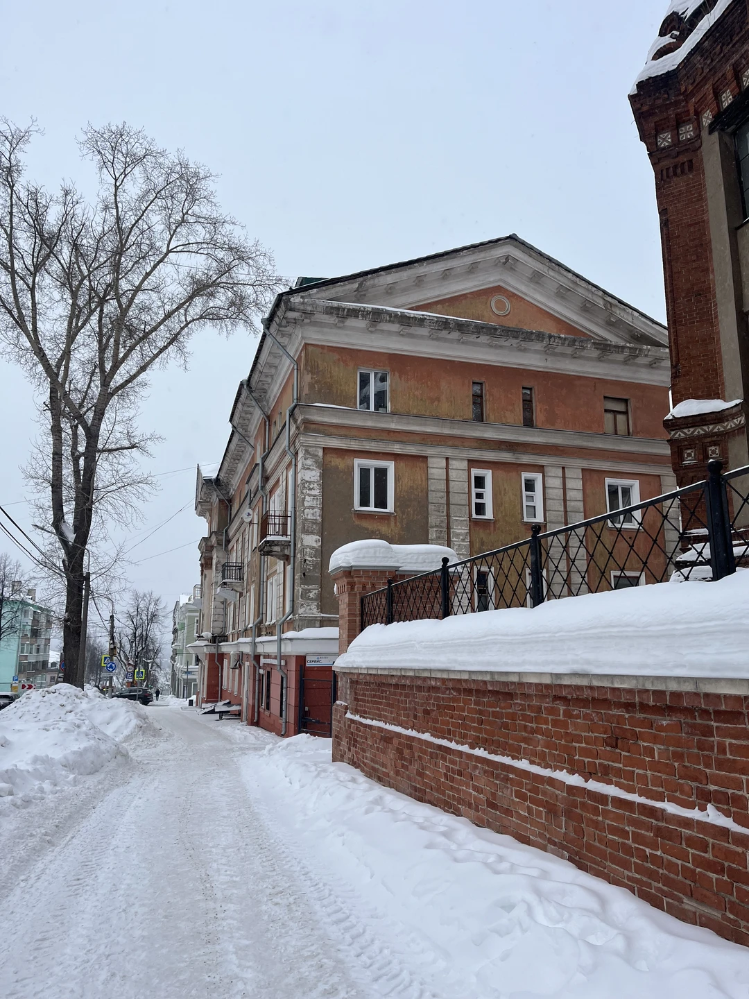 Девочки молодцы! Очень интересная экскурсия, они знают историю своего города и любят его - это чувствуется! Спасибо!