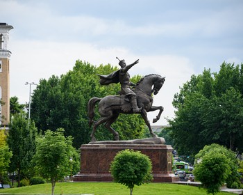 Комплекс Хаст-Имам, рынок Чорсу и Ташкент-Сити