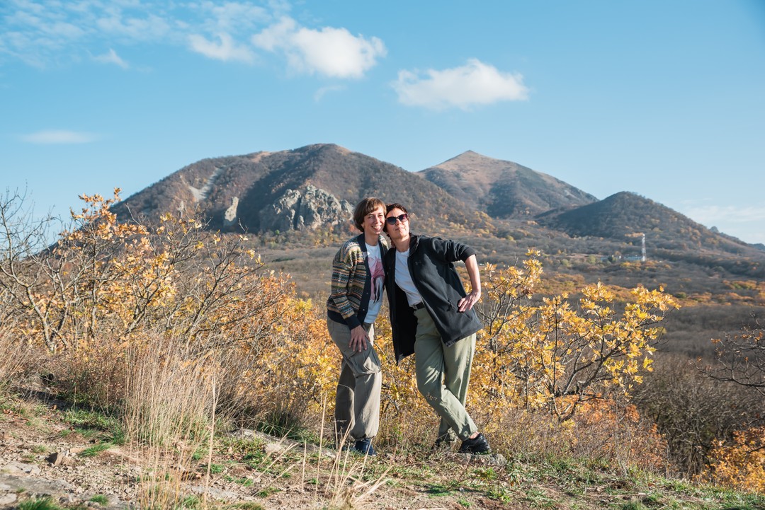 Мы с удовольствием прогулялись с Александром по живописным местам между Лермонтовым и Железноводском, любовались яркой осенью