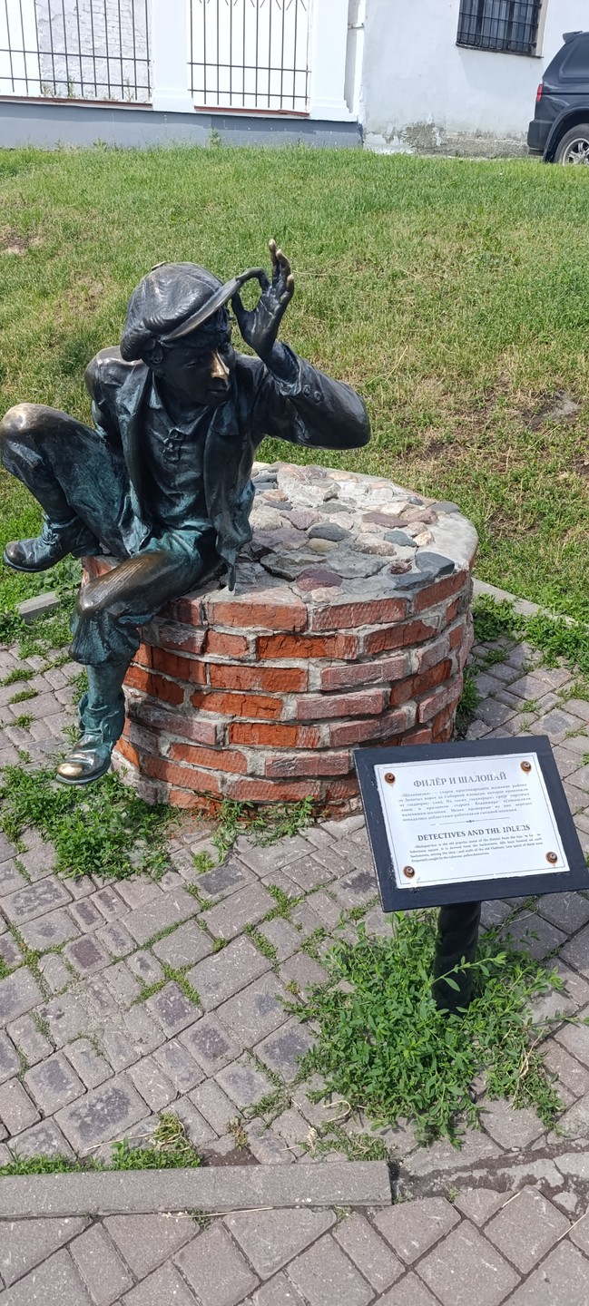 Владимир имеет коласальный багаж знаний по истории Своего края и города. очень хорошая экскурсия. Спасибо, всё понравилось