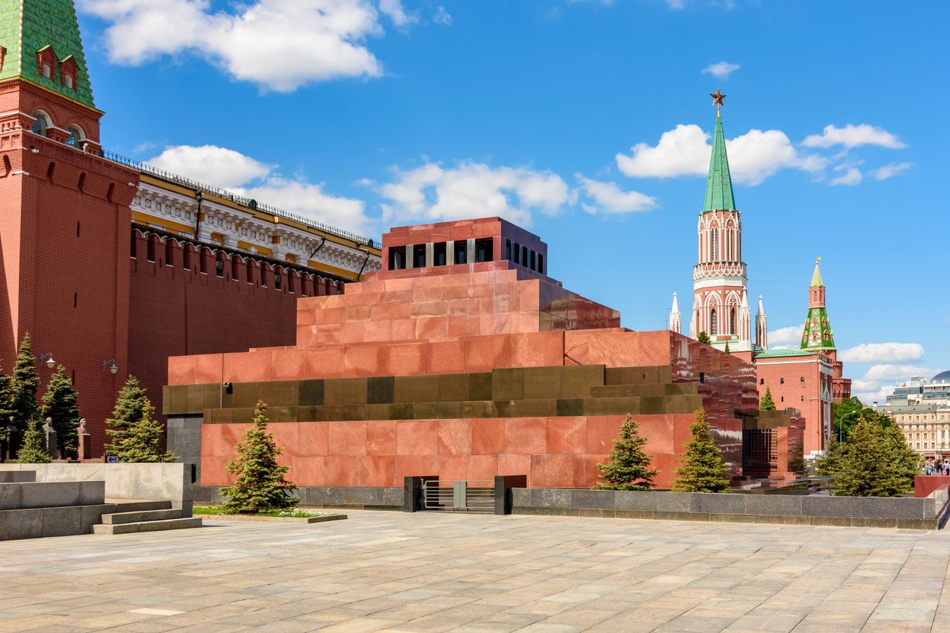 Красная Москва. По центру города — со специалистом по марксизму-ленинизму в мини-группе