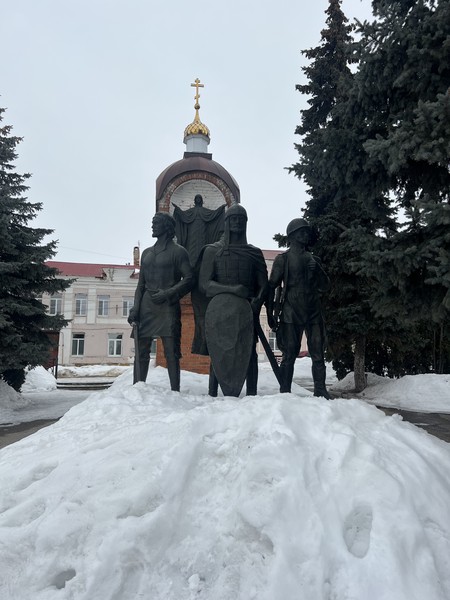 Мы очарованы Ельцом, очарованы Жанной, очарованы многогранной историей этого небольшого городка! Несмотря на морозец, погуляли больше
