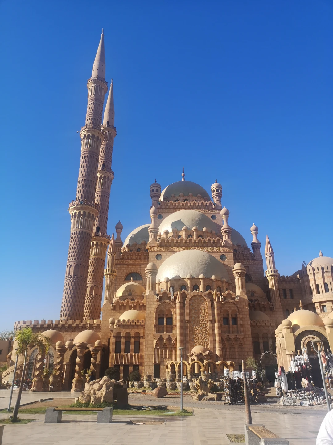 На экскурсии с Валидом были 16.11.25, а вот отзыв только смогла написать)