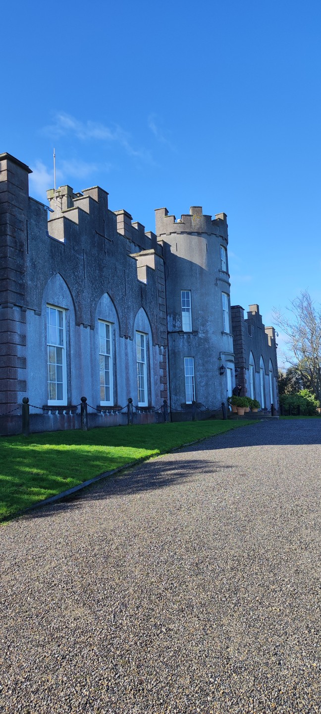 Всё было очень интересно. Удивительные развалины старинных замков, очаровательное побережье, получилось полюбоваться тюленем. Очень вкусный и