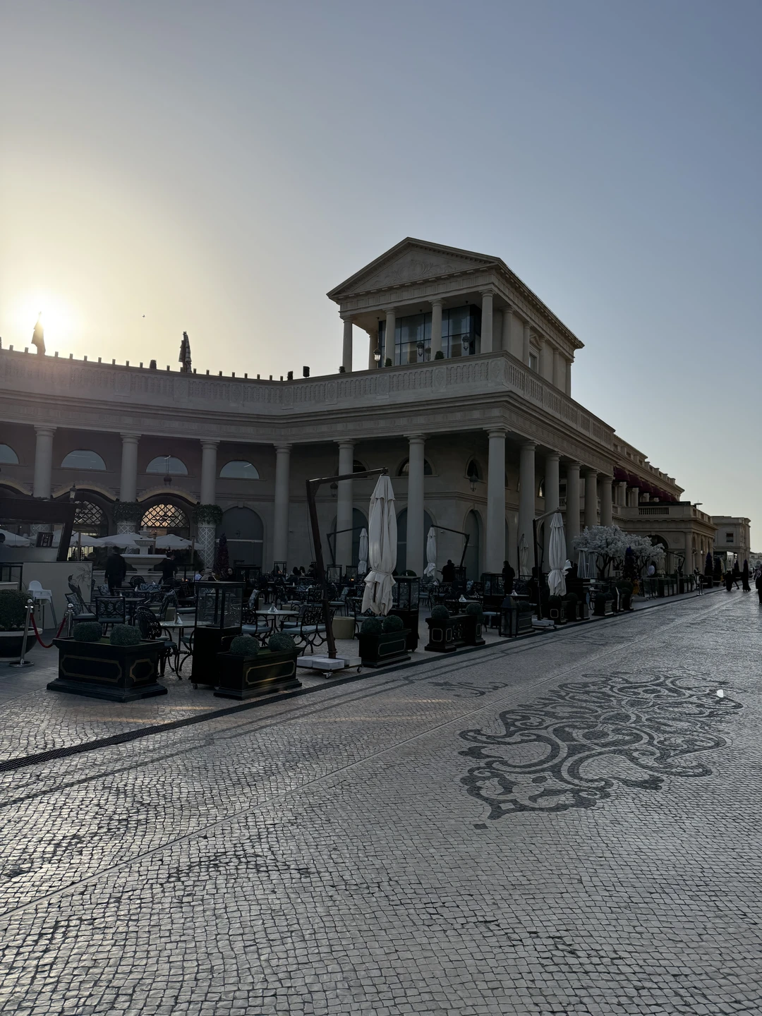 Фирас отлично провел экскурсию. Мне и моей жене все понравилось. Рассказал нам историю Катара и отвечал