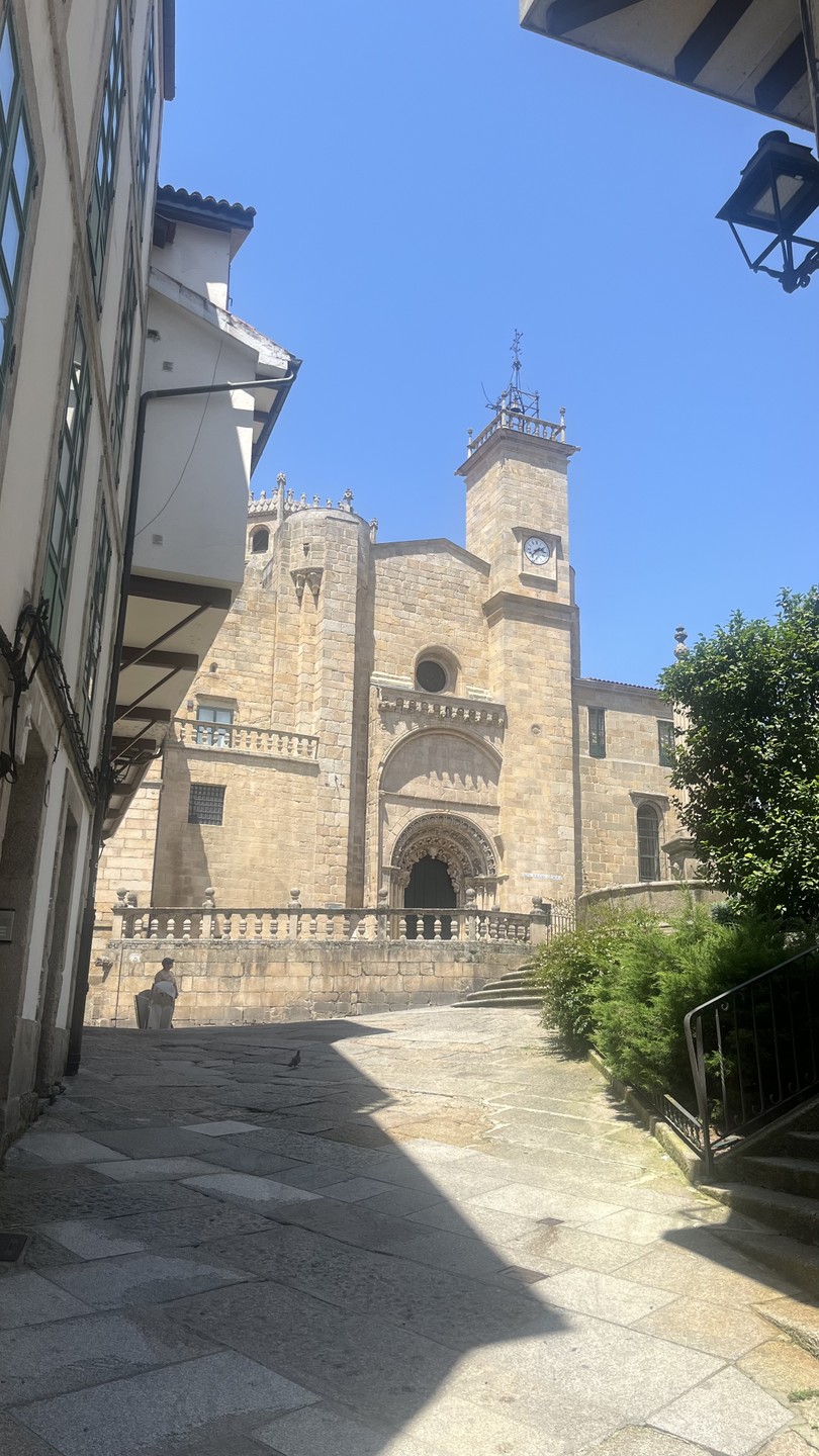 Мы остались очень довольны экскурсией по Santiago. Наш экскурсовод Татьяна -настоящий профессионал. Она обладает обширными знаниями
