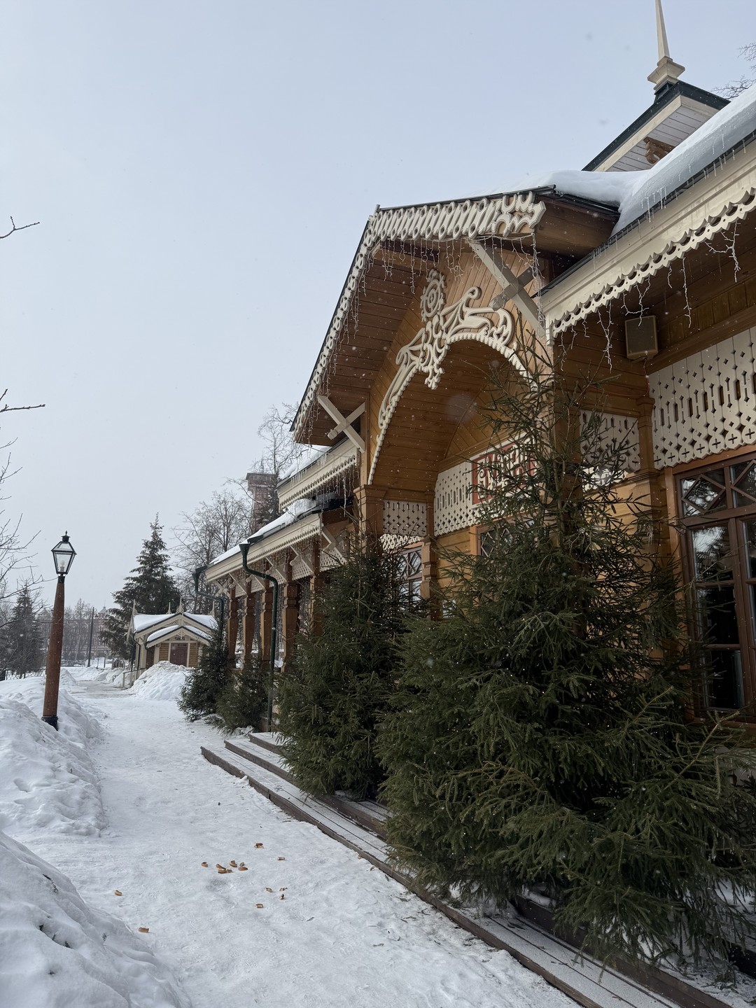 Изумительный гид! У нас была смешанная группа друзей с подростками! В восторге остались ВСЕ. Выражаем огромную