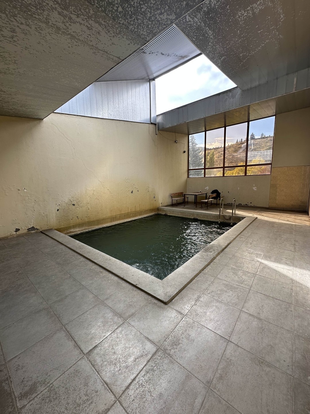 Рузанна и Юрий подарили нам потрясающее путешествие по осенним горам и древней архитектуре! Рузанна - невероятная