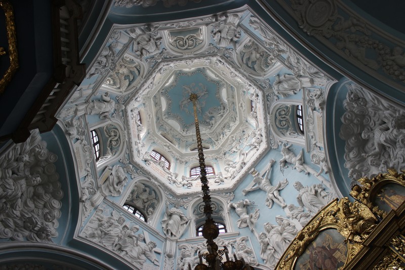 Дубровицы: барокко, застывшее в камне