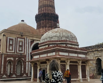 Знакомство с Дели, переезд в Агру