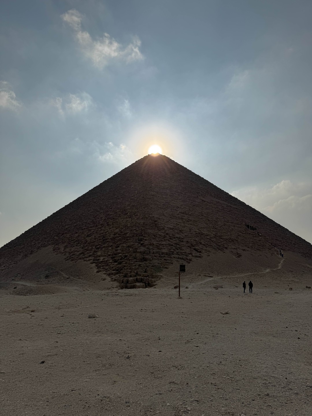 Недавно были на экскурсии с гидом Мохамедом. Мы посетили плато Гиза, Саккару, а также Дахшур. Экскурсия