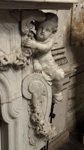 впечатляет ….. очень печально что такая красота в таком плачевном состоянии … надеемся что такая красота