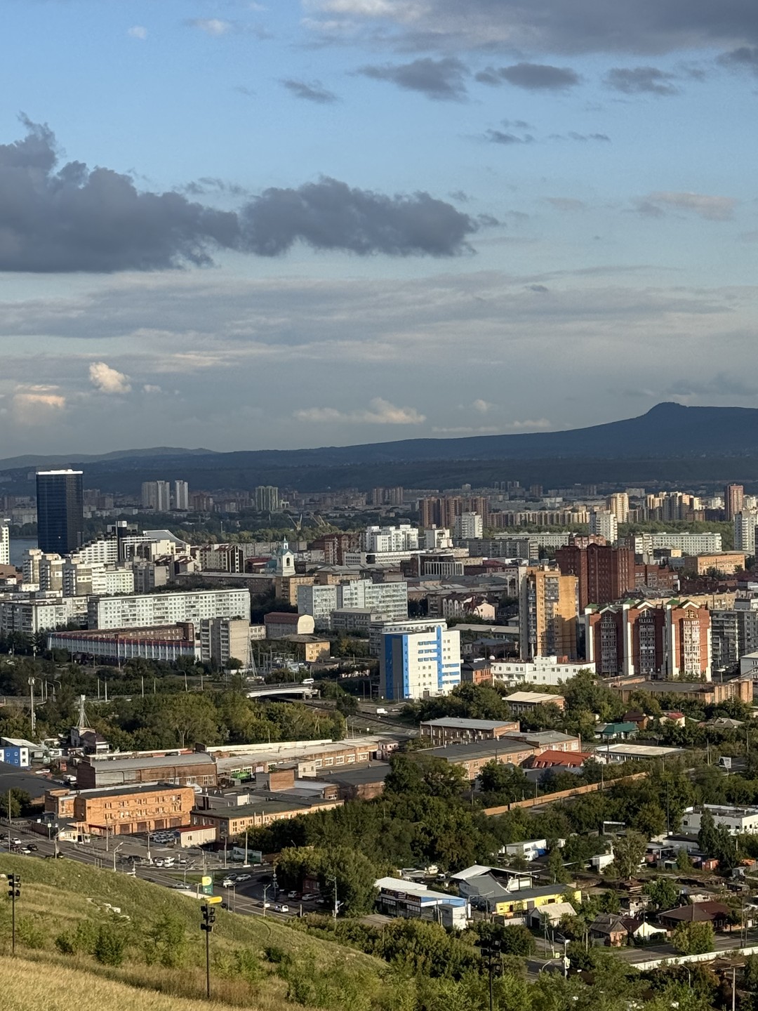 Красноярская ГЭС, Столбы и панорама города (Мария)