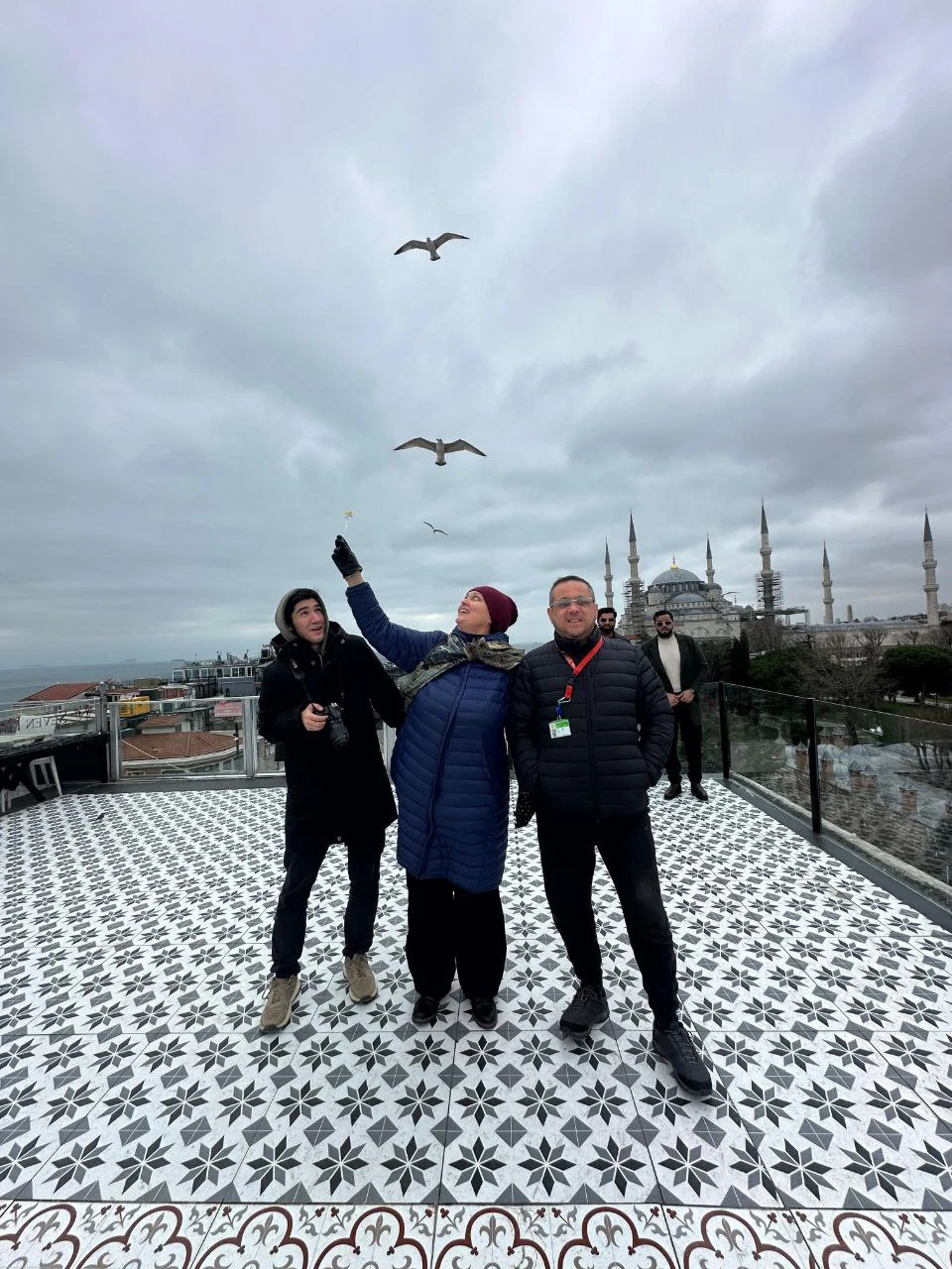 Мы были в Стамбуле 10 часов из-за стыковки рейсов и решили посмотреть город. Заказали экскурсию, обсудили