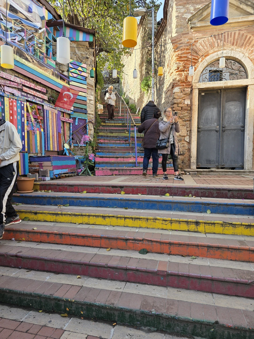 Экскурсию проводил Айдын, очень рекомендую посетить Балат. Была насыщенная программа, много фото. Мы и на трамвае