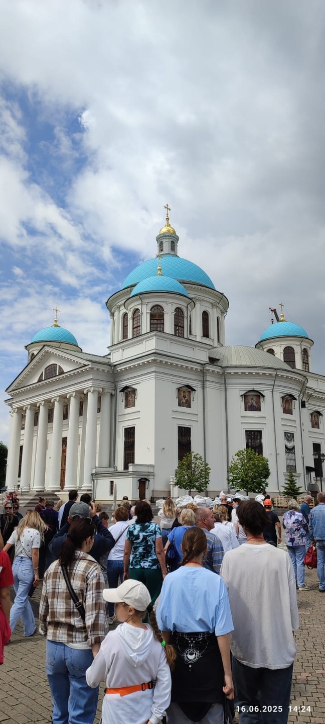 Очень информативно. Экскурсовод Наталья отлично знает материал. На автобусе ездили мало. В основном пешком. Детям и