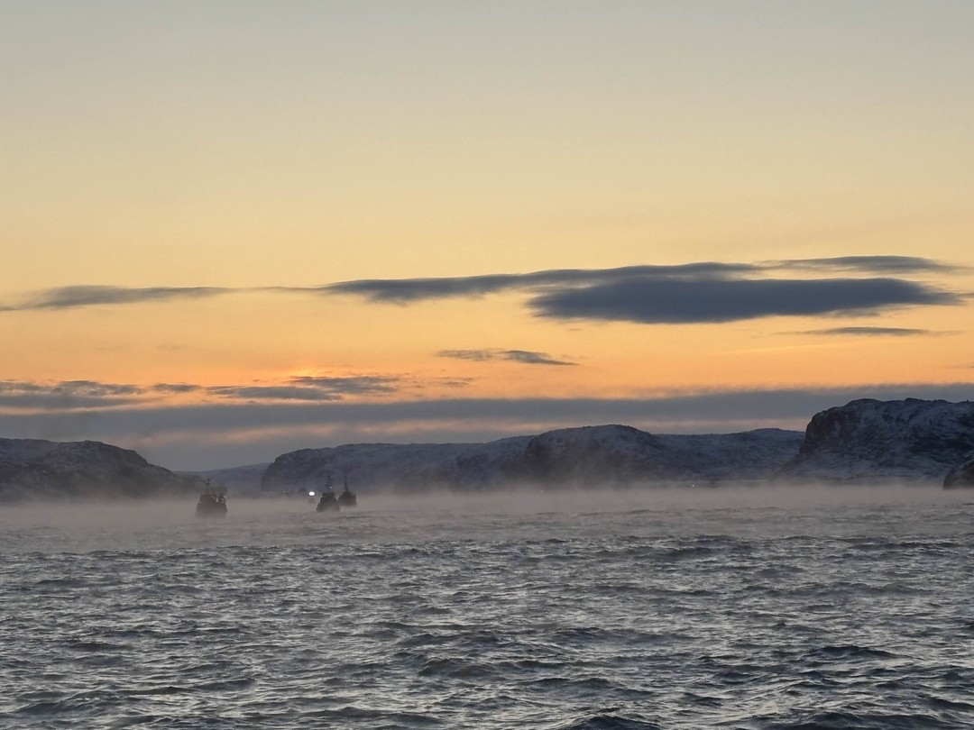 Экскурсия прошла отлично! Александр заранее связался, обговорил организационные моменты. Приехали на первую локацию до основного наплыва