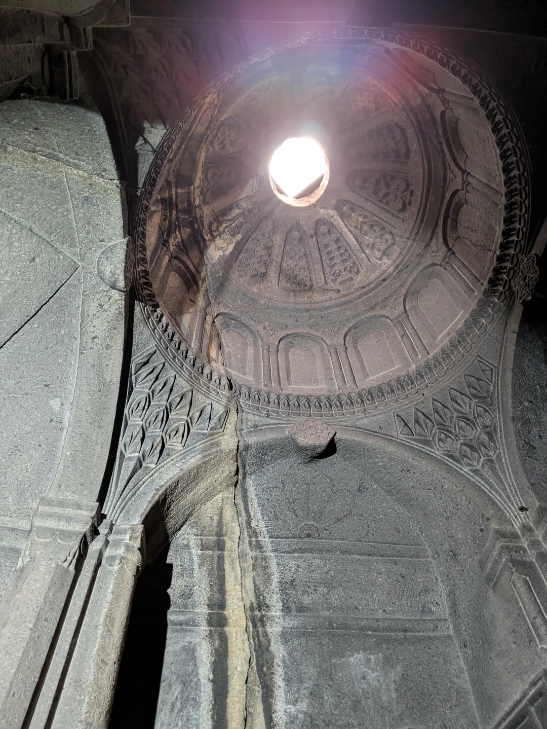 Огромное спасибо Егору за то что погрузил в историю Армении, рассказал про глубокую культуру без лишнего