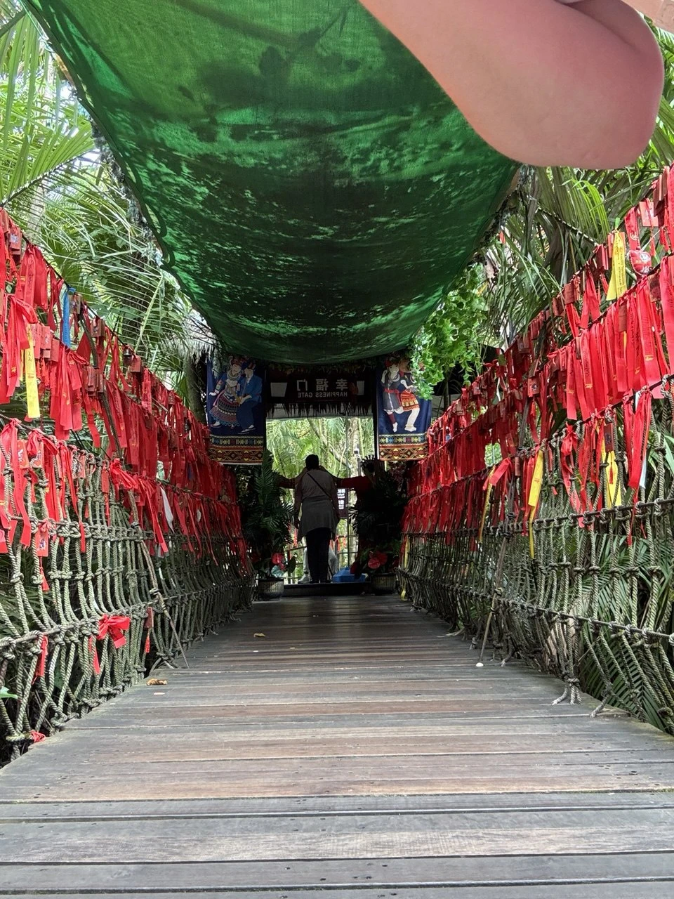 Прекрасная экскурсия. Договорились выехать чуть раньше, в результате приехали рано и народу было мало. Спокойно гуляли