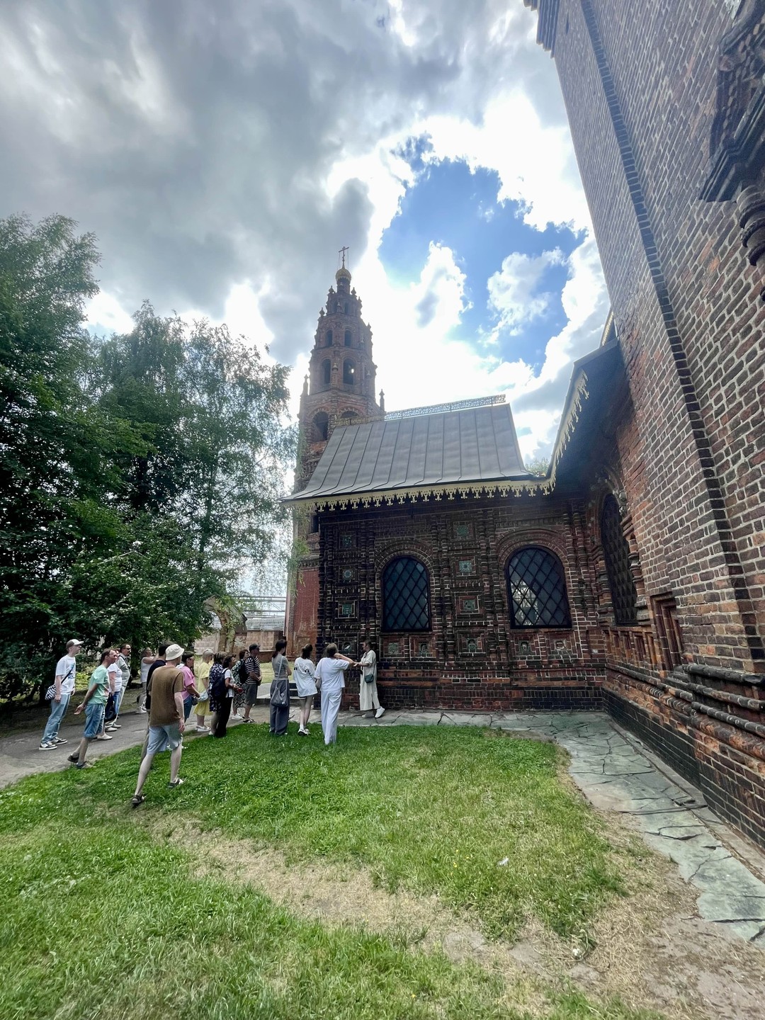 Знакомство с Ярославлем на авто-пешеходной экскурсии в группе (Князева)