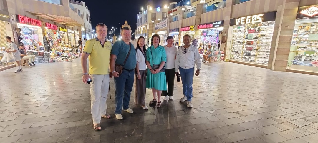 Экскурсия всей группе очень понравилась. Легко, познавательно, понятно, приятно. Пунктуальный, внимательный, доброжелательный Георгий познакомил нас с