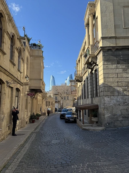 Мы решили не ехать в новый город, а прошлись по внутреннему городу и много чего интересного