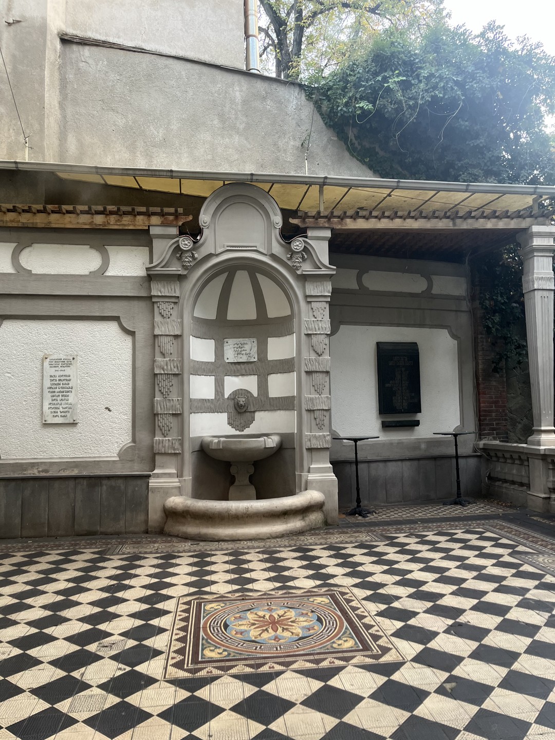 Увлекательная экскурсия в сопровождении профессионального гида. Вас очень гостеприимно и доброжелательно встретят, заботливо проведут по тайным