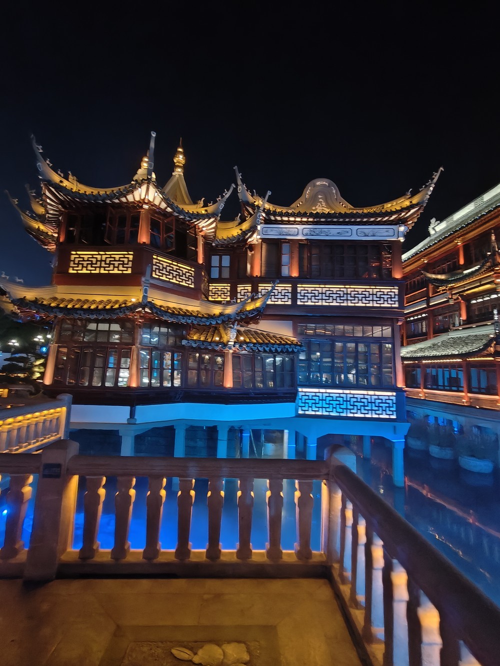 Вечерний Шанхай: уют старинных улиц и роскошь мегаполиса (4/9)