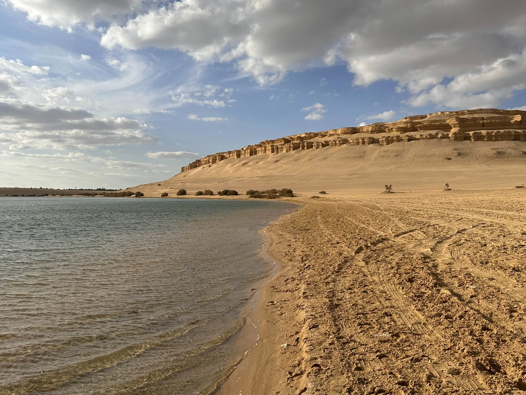 Очень понравилась экскурсия с элементами экстрима в виде катания на сент борде по барханам и экстремального