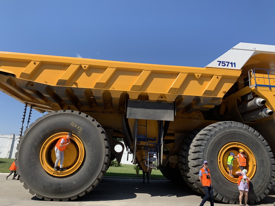 Я с сыновьями 20 и 15 лет посетили эту познавательную экскурсию. На заводе ее проводит только