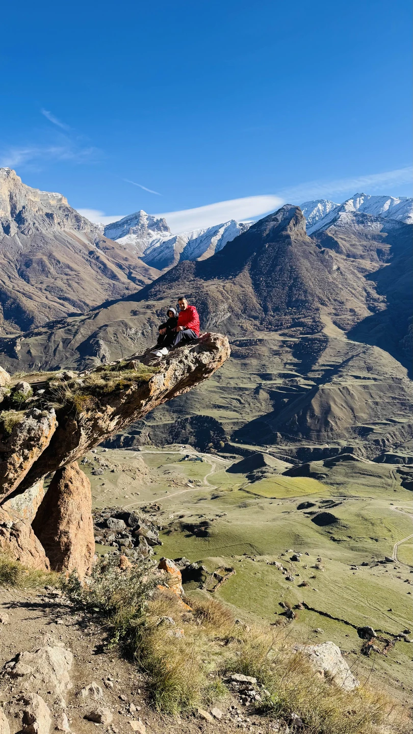 Хочу выразить огромную благодарность за позитивные эмоции, приятные впечатления от поездки с экскурсоводом Альбертом. Человек знающий