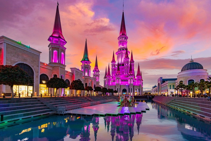 Ночь, полная чудес: шоу танцев, трюков и огней The Land of Legends