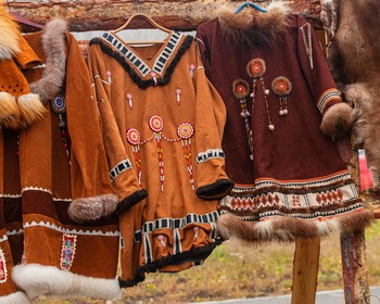 Купание в термах, визит в этнодеревню, концерт, обед, катание верхом, мастер-классы, фотосессия
