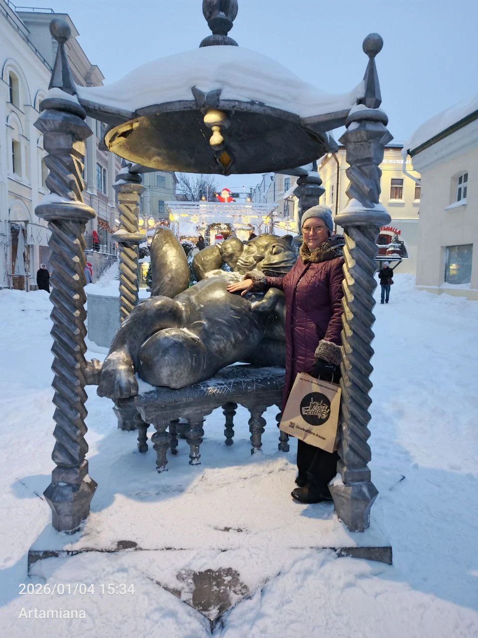 У нас экскурсоводом была милая девушка Азалия. Она рассказала нам о творчестве великого татарского поэта Габдуллы