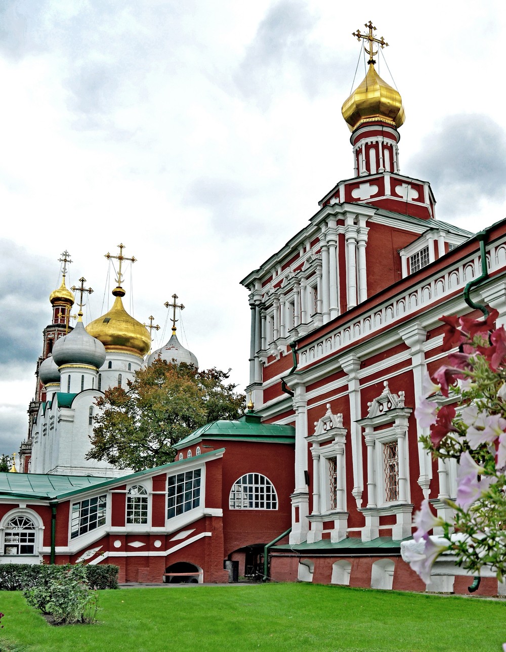 Фото Новодевичий монастырь: прогулка сквозь века