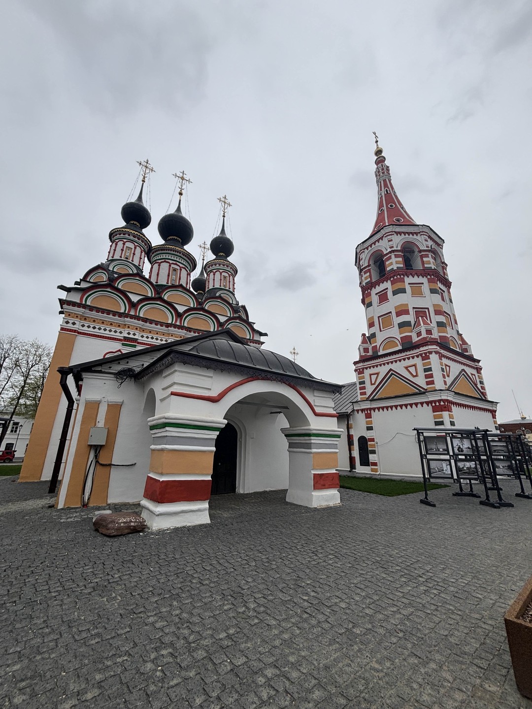 Гид прекрасный, с юмором, очень интересных фактов, нам с супругой понравилось