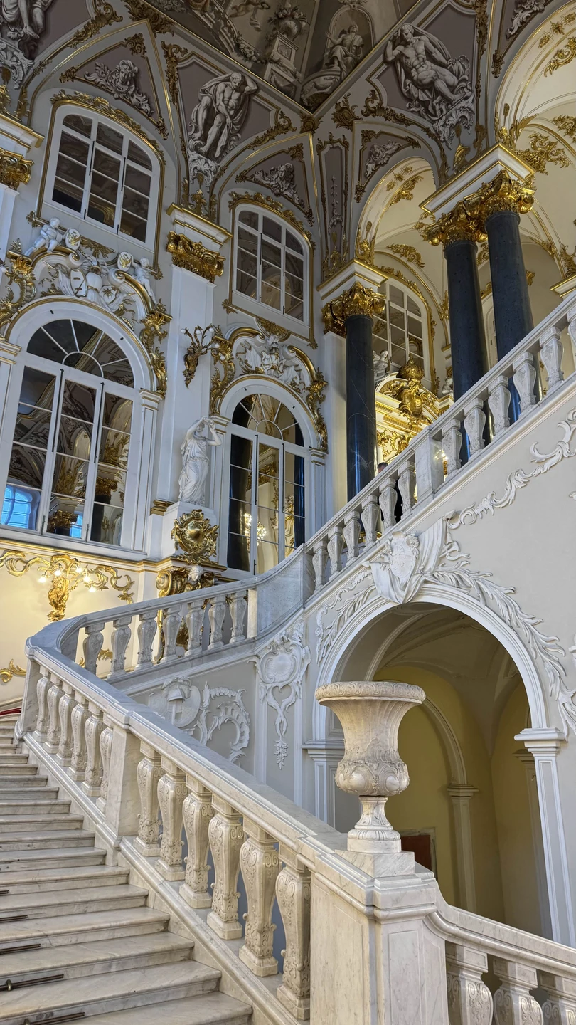 Это был подарок для моей подруги, которая очень любит Эрмитаж. Мы все были в восторге. Все-таки