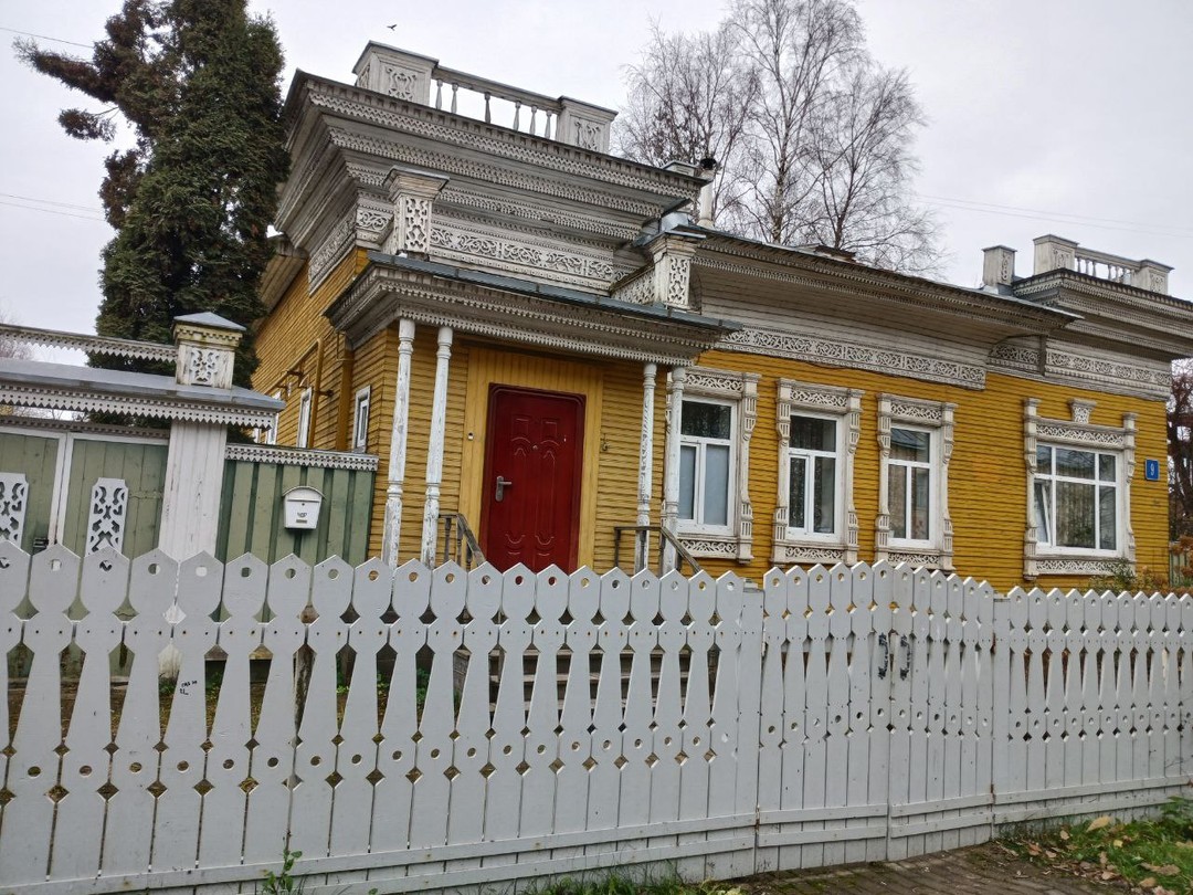 Добрый день. Посетили экскурсию с Алексеем 3 ноября. Очень интересная подача информации, немного юмора, знания истории